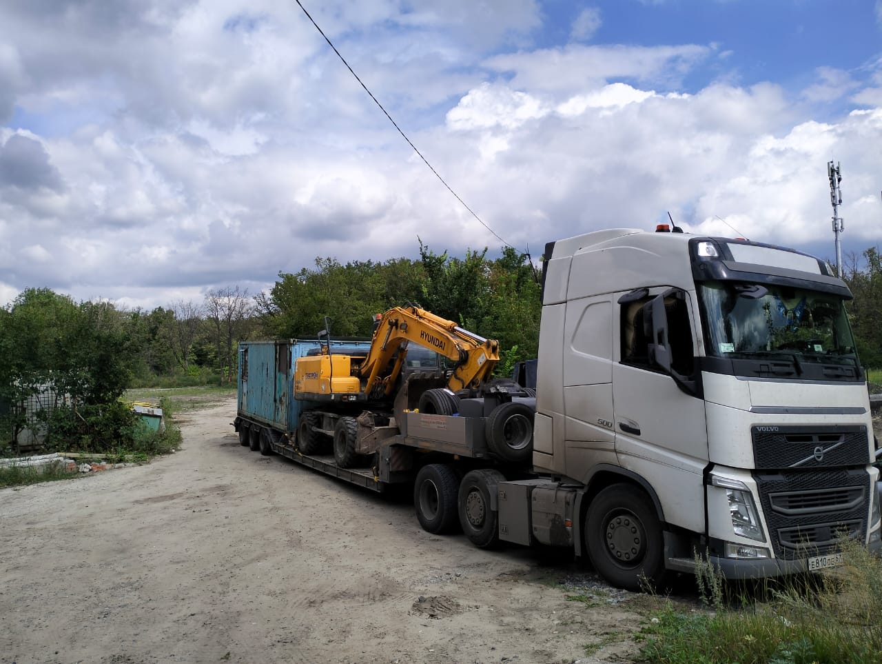 Перевозка колесного экскаватора на трале Саратов – Казань – 07.07.23